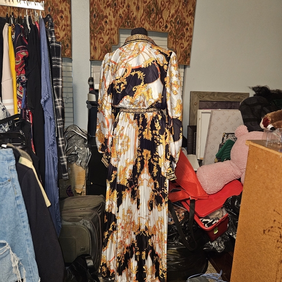 L'ATISTE Black and Gold Long Sleeve Dress - Picture 3 of 4